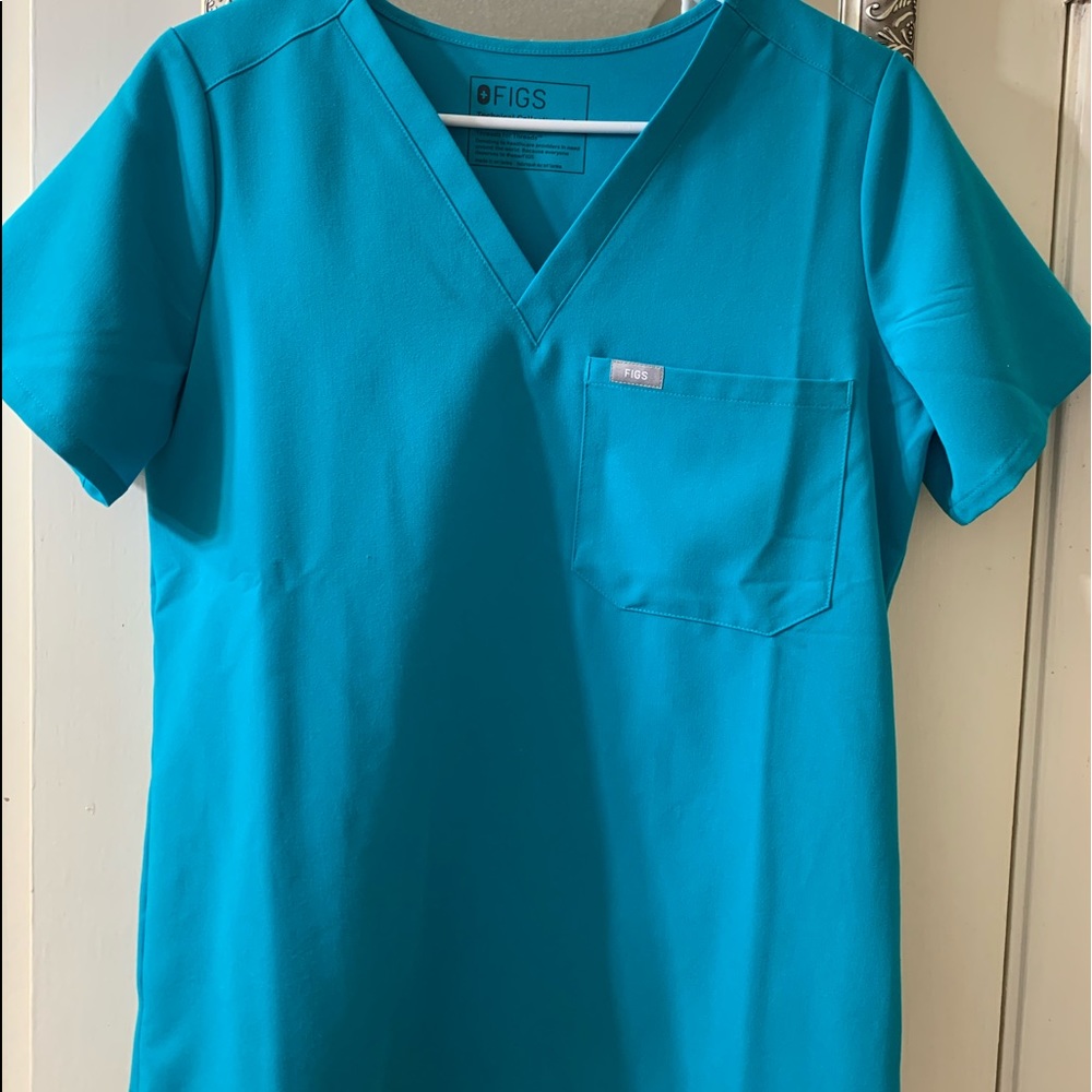 Figs scrub top